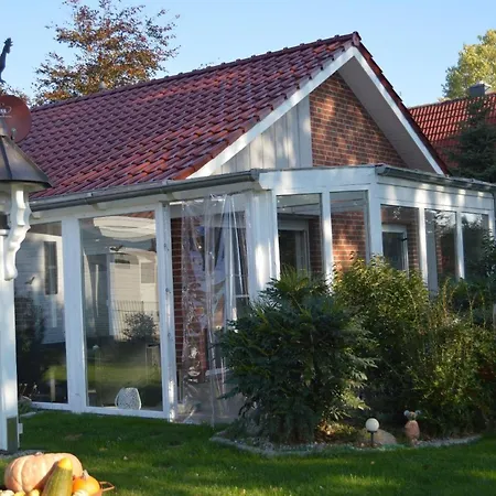 Semesterbostad Komfortables In Conneforde Mit Sonniger Terrasse Wiefelstede